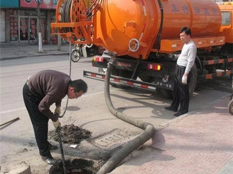 沔城回族镇清掏化粪池，健康生活从这里开始
