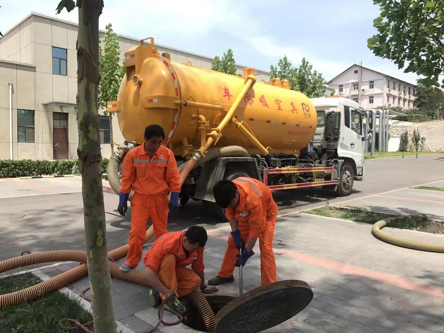 沔城回族镇化粪池清理与5-8吨吸粪车施工效率分析